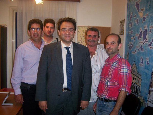Συνάντηση Σταμάτη Μαύρου με τον Εμπορικό Σύλλογο Τήνου