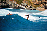 ΚΟΛΥΜΠΗΘΡΑ SURF CLUB Δαμάζοντας τα άγρια κύματα